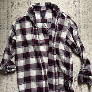 GAP Women’s oversized Plaid Shirt - Black and White